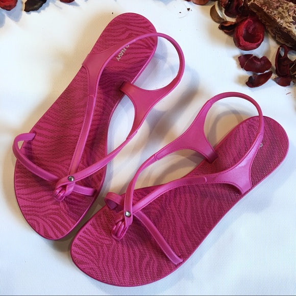 old navy plastic flip flops